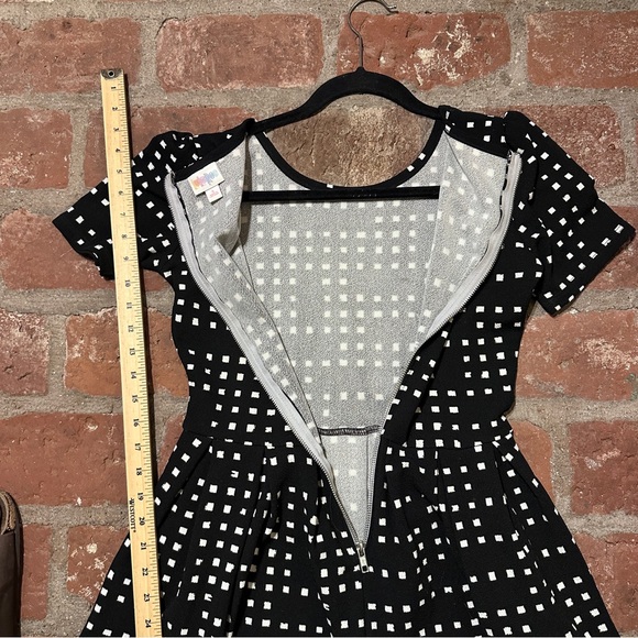 LuLaRoe Amelia Black & White Square Pattern A-line Dress Small Pleated Pockets - Picture 11 of 14